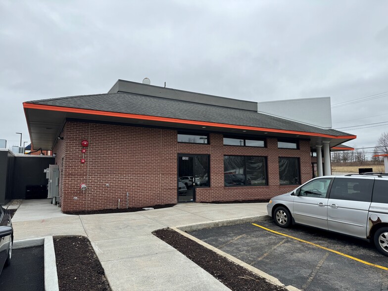 1305 Barrington Rd, Hoffman Estates, IL for lease - Building Photo - Image 2 of 4