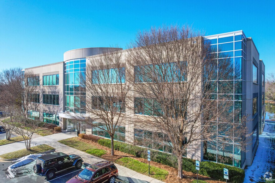 580 Kingsley Park Dr, Fort Mill, SC à louer - Photo principale - Image 1 de 16