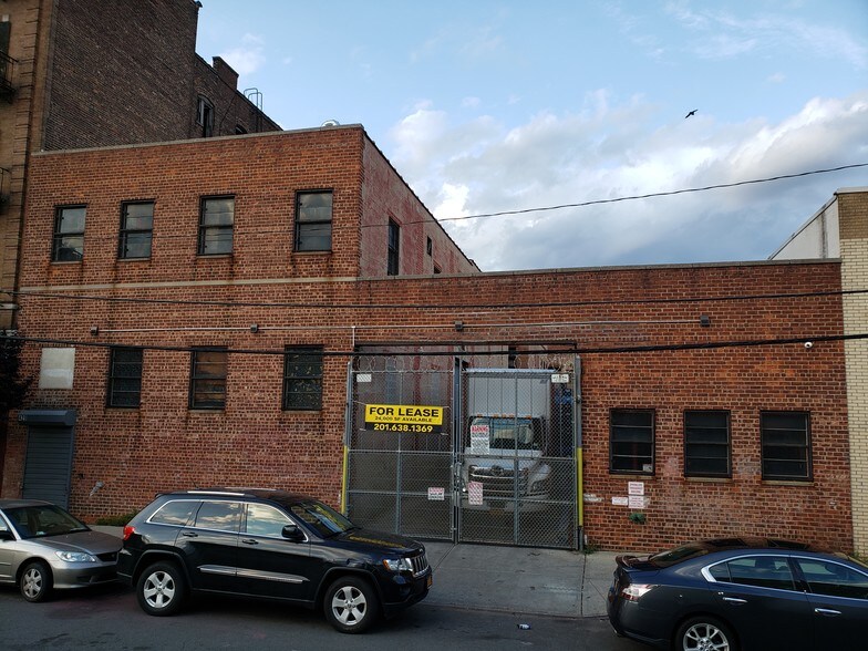 429 E 164th St, Bronx, NY à louer - Photo du bâtiment - Image 1 de 42