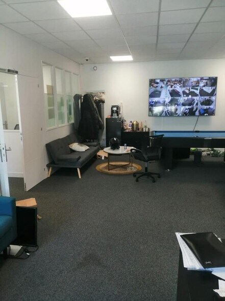 Flex in Villeneuve-la-Garenne for lease - Building Photo - Image 2 of 31