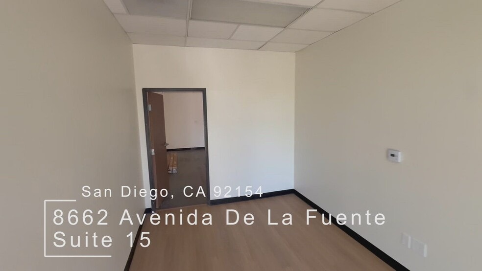 8662 Avenida De La Fuente, San Diego, CA à louer - Vidéo sur l’inscription commerciale - Image 2 de 10