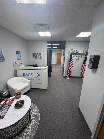 505 Thornall St, Edison, NJ for lease - Interior Photo - Image 2 of 6