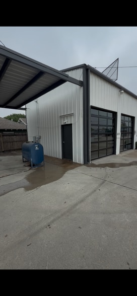 424 W Henderson St, Cleburne, TX for lease - Building Photo - Image 1 of 20