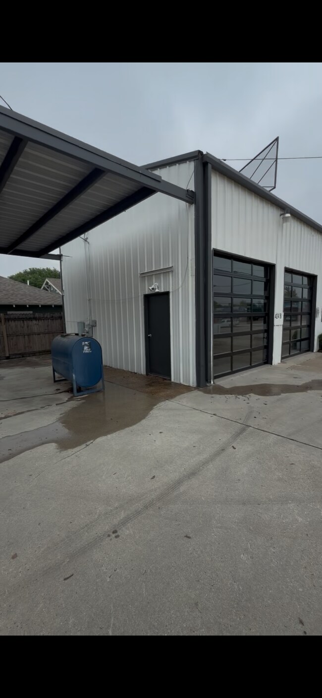 More details for 424 W Henderson St, Cleburne, TX - Flex for Lease