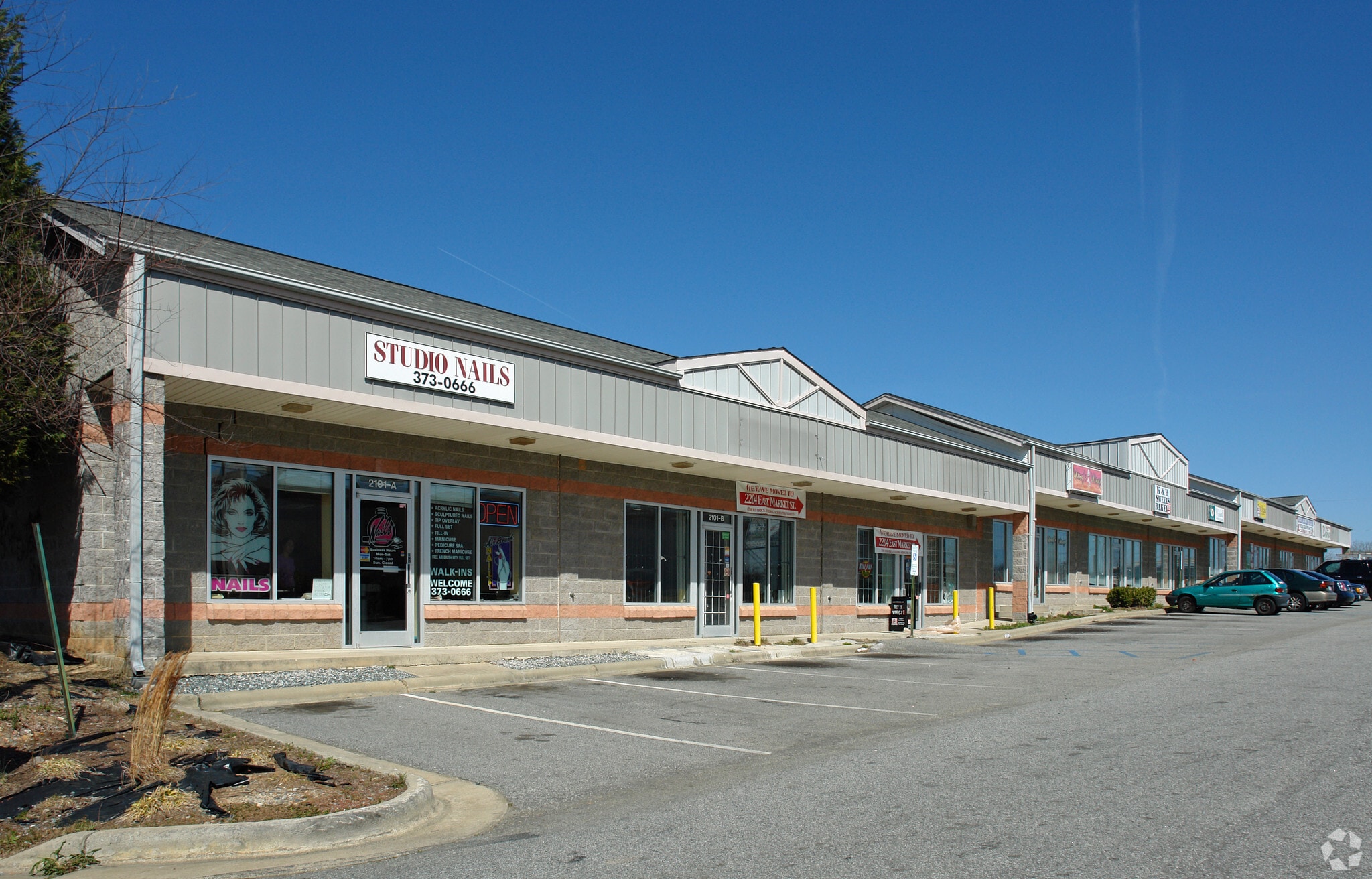 2101 E Market St, Greensboro, NC for lease Primary Photo- Image 1 of 2