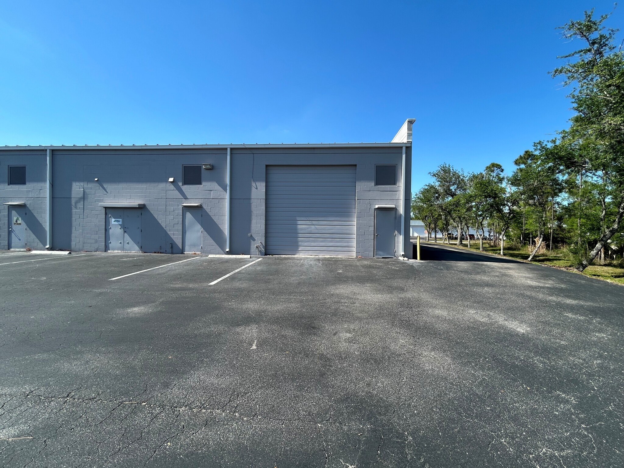 10060 Amberwood Rd, Fort Myers, FL for lease Building Photo- Image 1 of 10