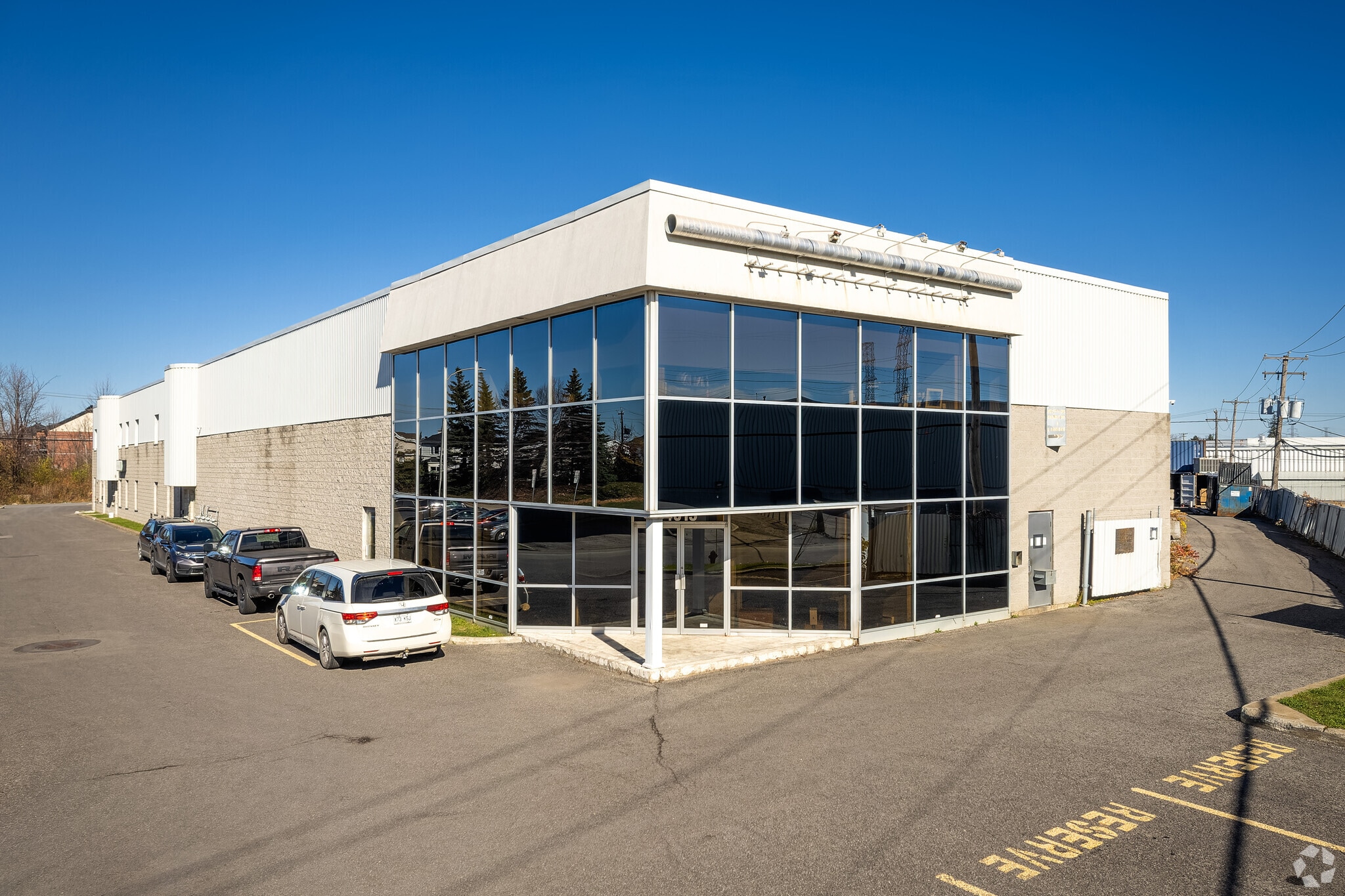 4015-4045 Rue Garand, Laval, QC for sale Primary Photo- Image 1 of 1