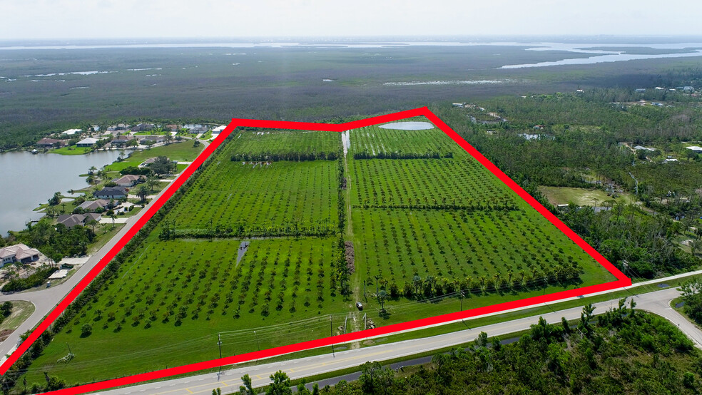 9000 Stringfellow Rd, Saint James City, FL à vendre - Photo du b timent - Image 2 de 49