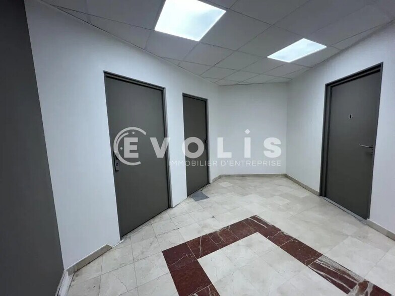 Office in Rosny-sous-Bois for lease - Interior Photo - Image 2 of 10