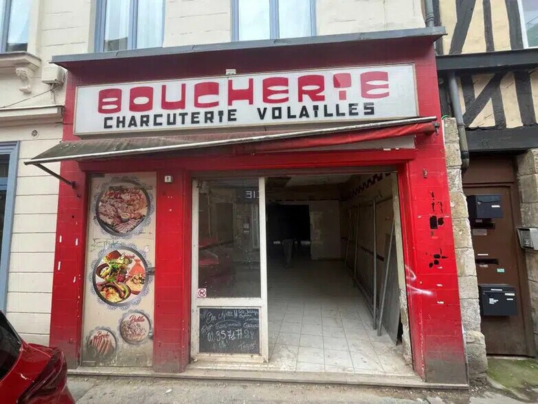 Retail in Rouen for lease - Building Photo - Image 1 of 3