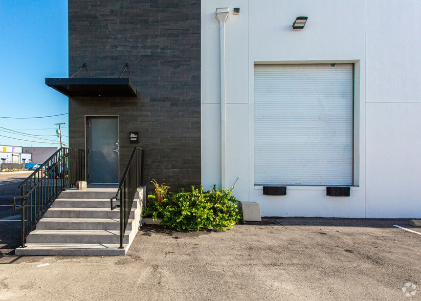 3465 NW 71st Ter, Miami, FL for lease - Building Photo - Image 2 of 9