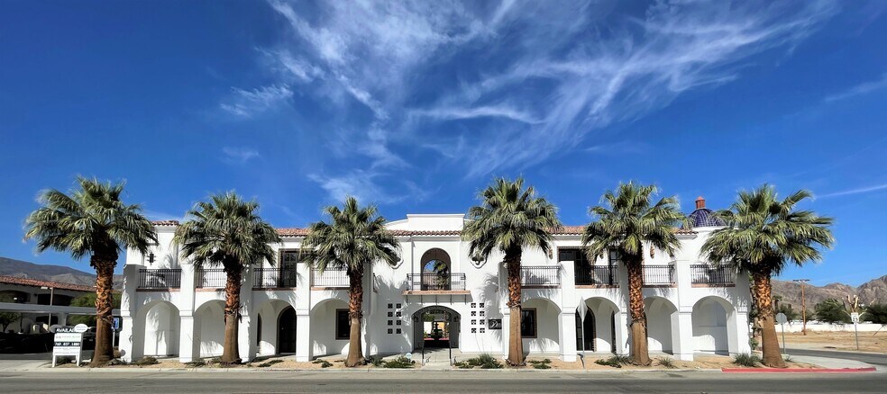 51555 Desert Club Dr, La Quinta, CA à louer - Photo du bâtiment - Image 2 de 15