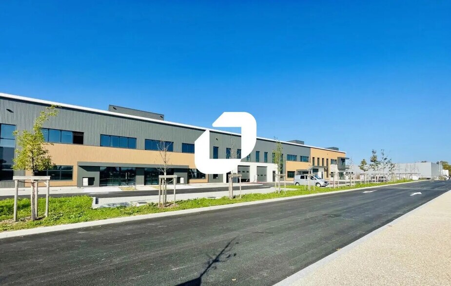Bureau dans Saint-Priest à louer - Photo du bâtiment - Image 3 de 161
