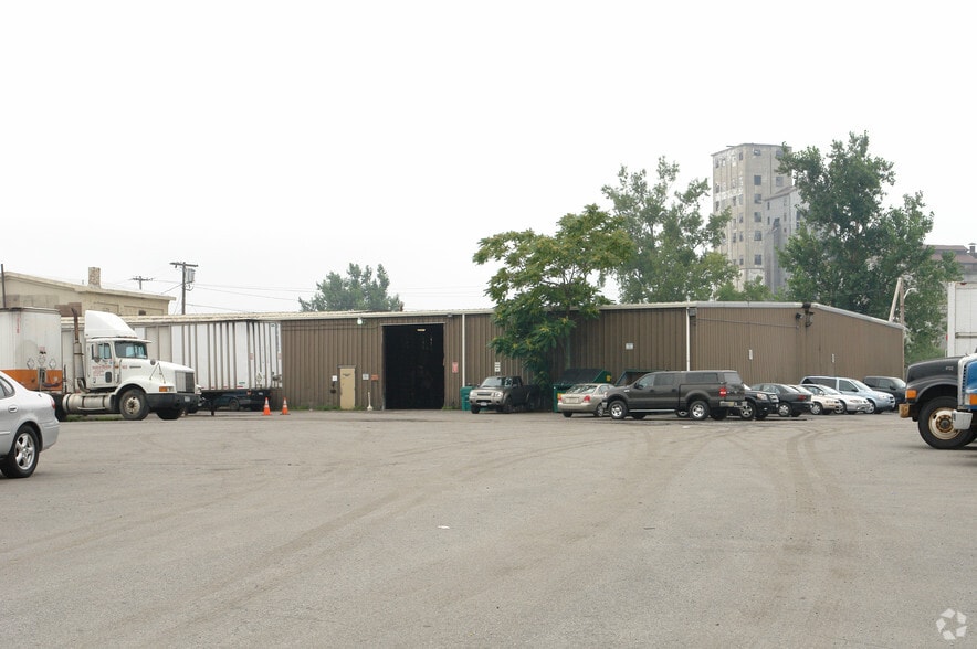 212 Ohio St, Buffalo, NY for lease - Building Photo - Image 2 of 4