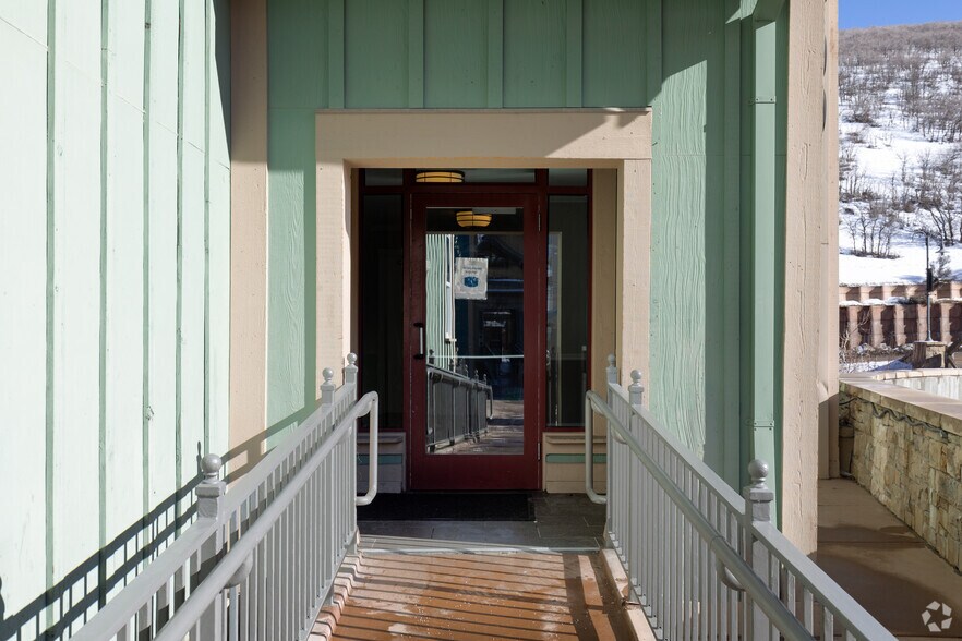 900 Main St, Park City, UT à louer - Photo du bâtiment - Image 2 de 4