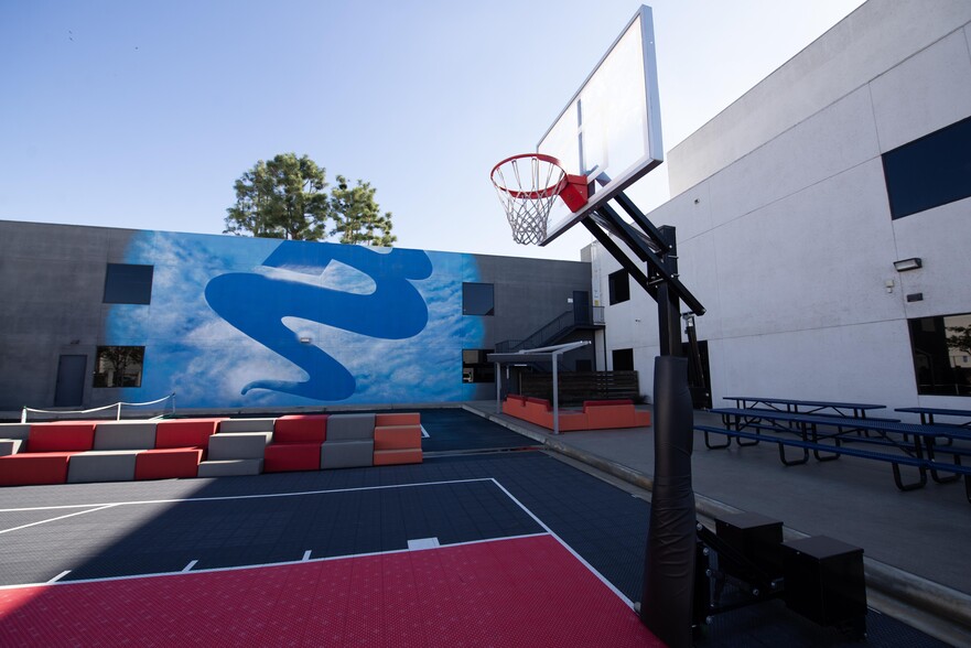 1011 Grandview Ave, Glendale, CA for lease - Building Photo - Image 3 of 12