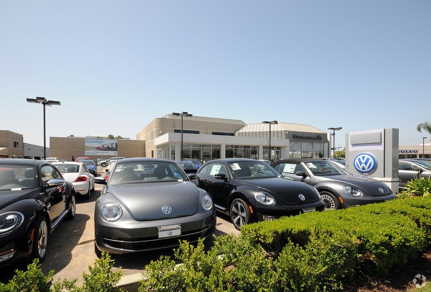 1450 Auto Mall Dr, Santa Ana, CA à vendre - Photo du bâtiment - Image 2 de 5