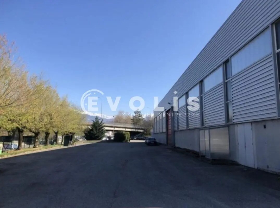 Office in Échirolles for lease Building Photo- Image 1 of 9