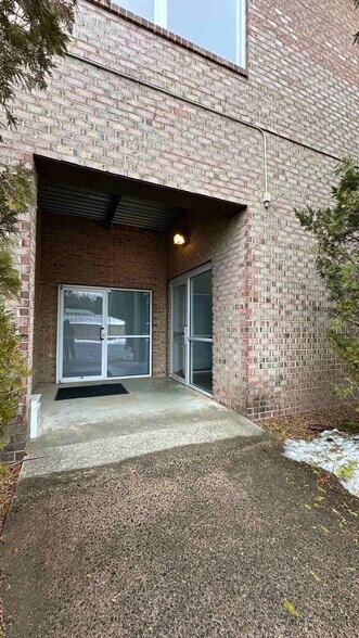 1410 Incarnation Dr, Charlottesville, VA à vendre - Photo du bâtiment - Image 2 de 16