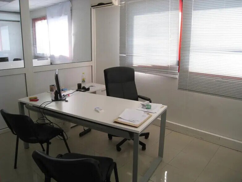Office in Aubagne for lease - Interior Photo - Image 3 of 7