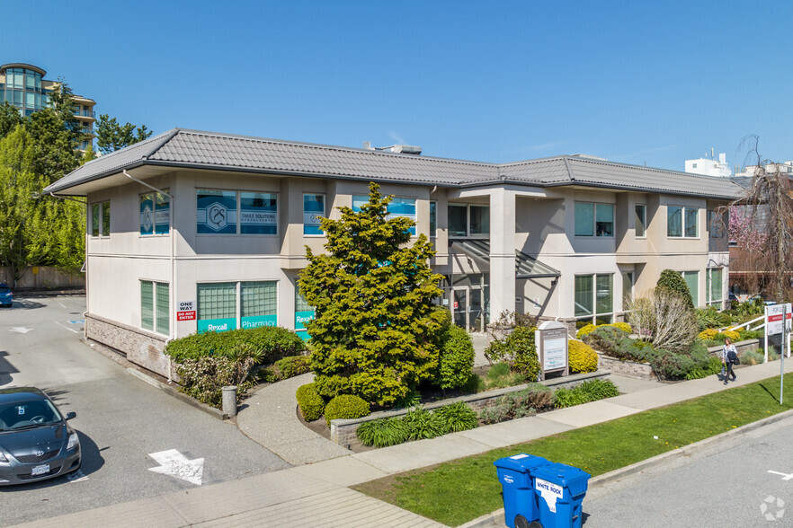 15451 Russell Ave, White Rock, BC à vendre - Photo principale - Image 1 de 1