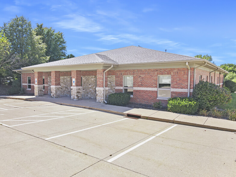 7013 N Stalworth Dr, Peoria, IL for lease - Building Photo - Image 2 of 6