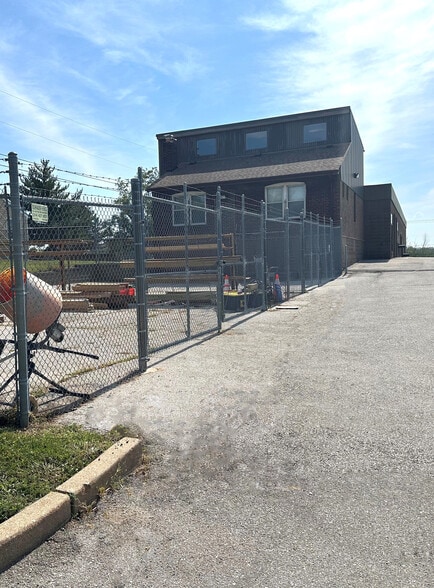 11485 Dorsett Rd, Maryland Heights, MO for sale - Building Photo - Image 2 of 11