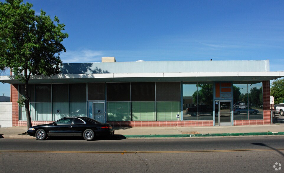 947 R St, Fresno, CA à louer - Photo du bâtiment - Image 2 de 2