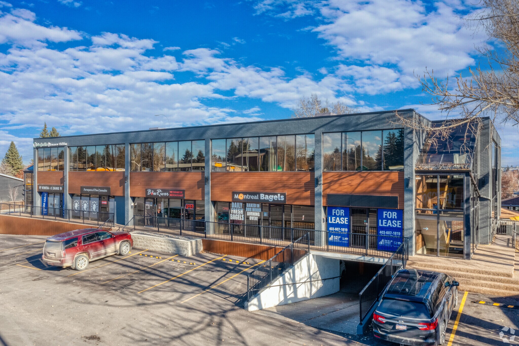 8408 Elbow Dr SW, Calgary, AB à vendre Photo du bâtiment- Image 1 de 1