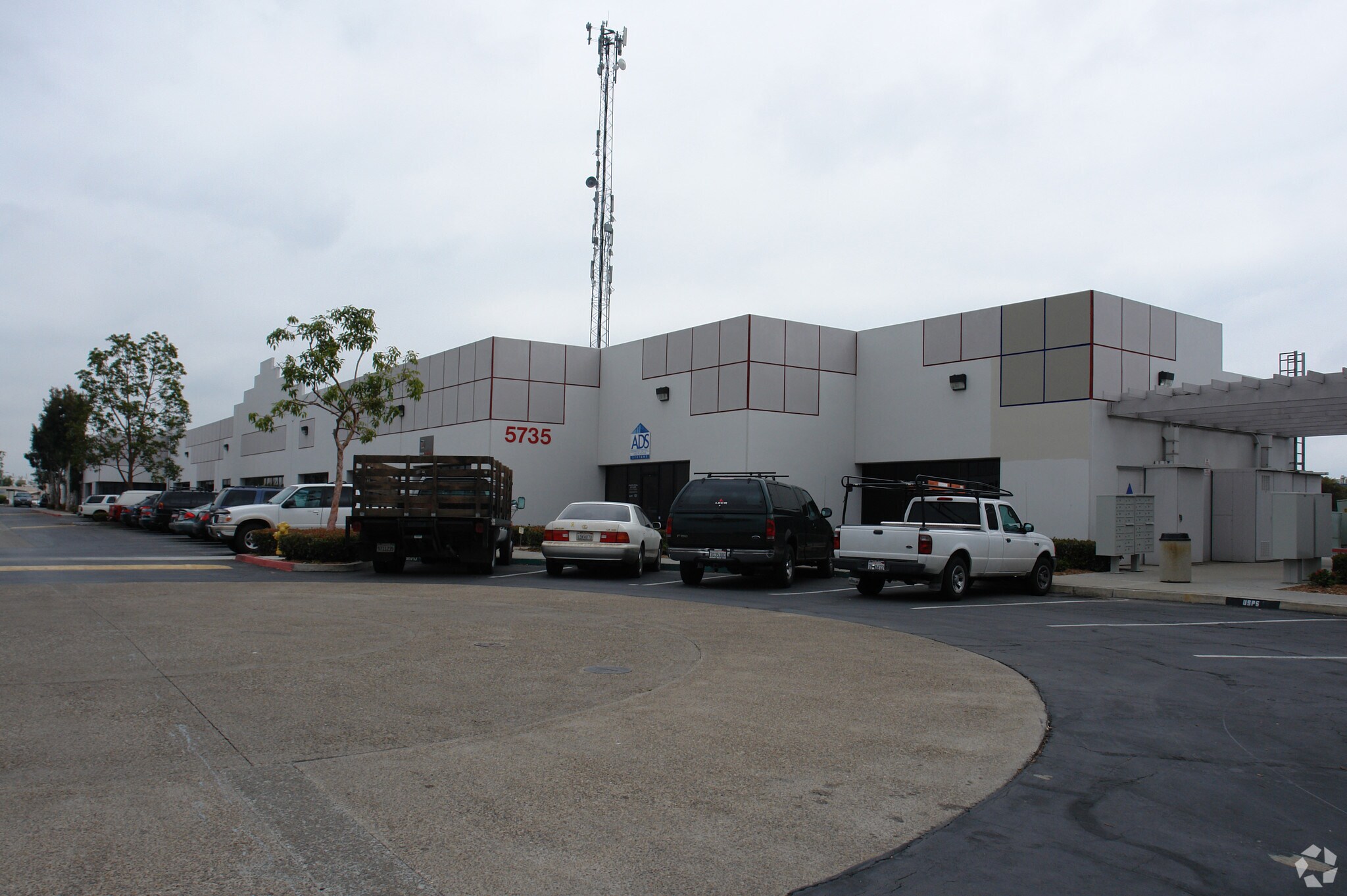 5715 Kearny Villa Rd, San Diego, CA à louer Photo du bâtiment- Image 1 de 11