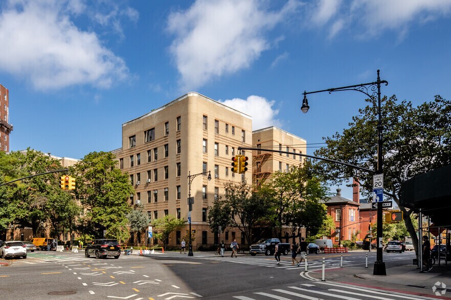 20 Plaza St E, Brooklyn, NY for sale - Building Photo - Image 1 of 21