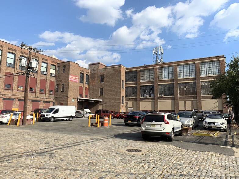 430 Communipaw Ave, Jersey City, NJ à louer - Photo du bâtiment - Image 2 de 8