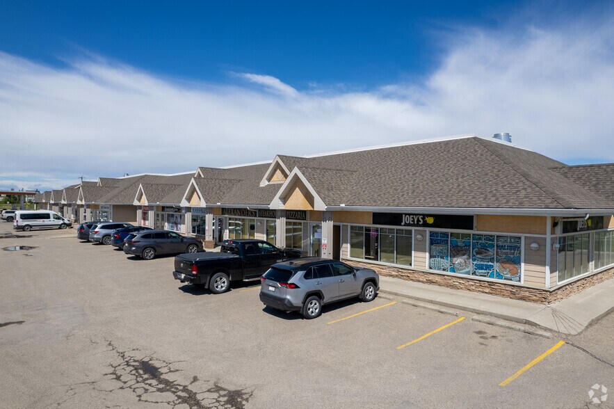 800 Veterans Blvd, Airdrie, AB à vendre - Photo du bâtiment - Image 3 de 7
