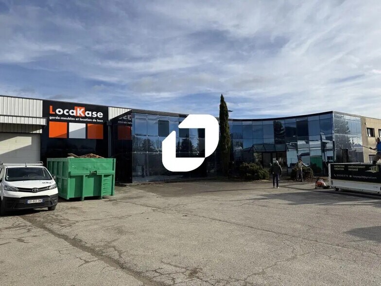 1 Parvis, Voiron for lease - Building Photo - Image 2 of 8