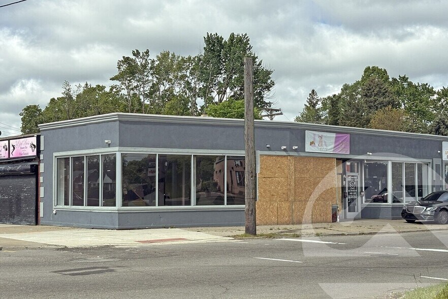 16134 Moross Rd, Detroit, MI à louer - Photo du bâtiment - Image 1 de 1