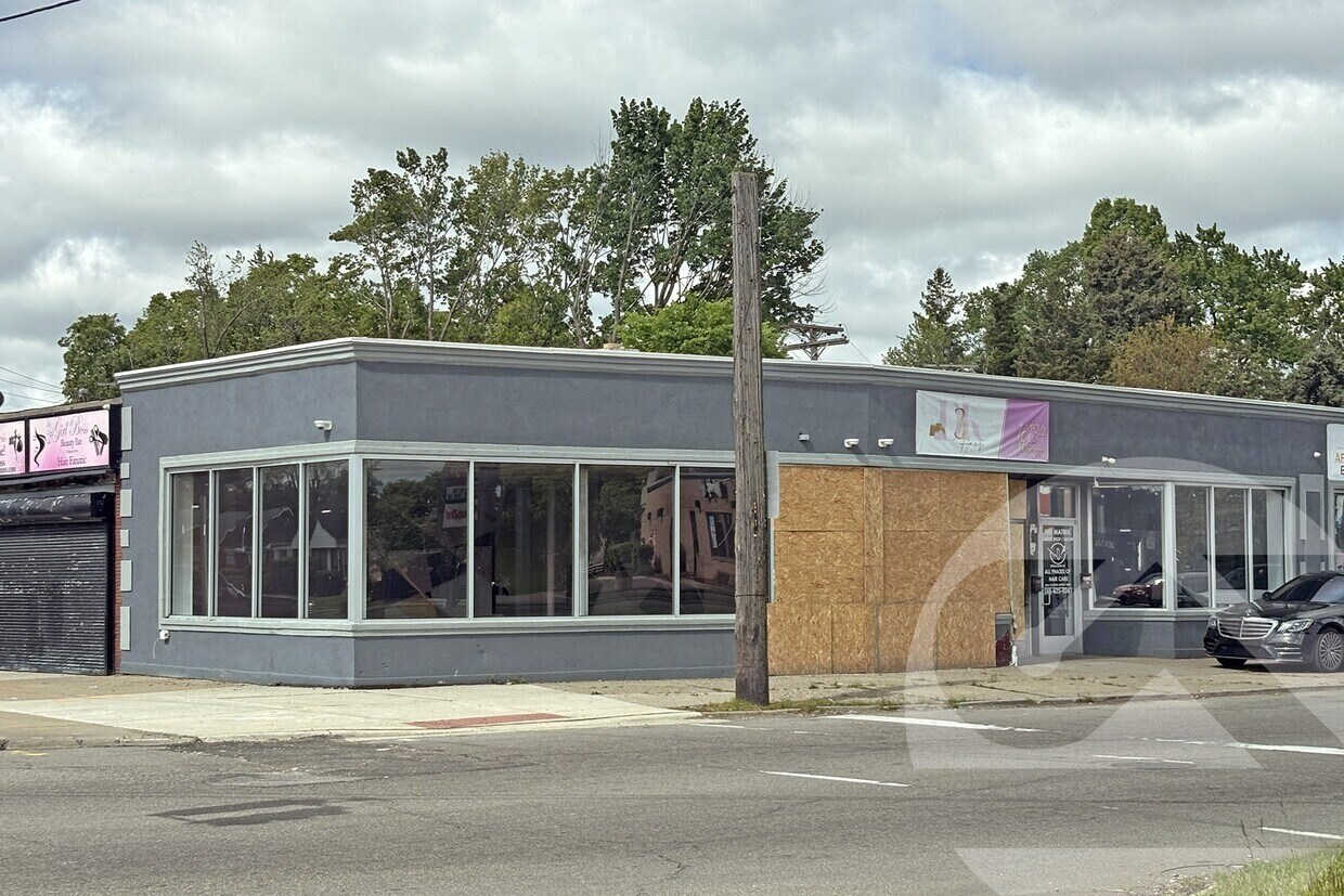 16134 Moross Rd, Detroit, MI à louer Photo du bâtiment- Image 1 de 2