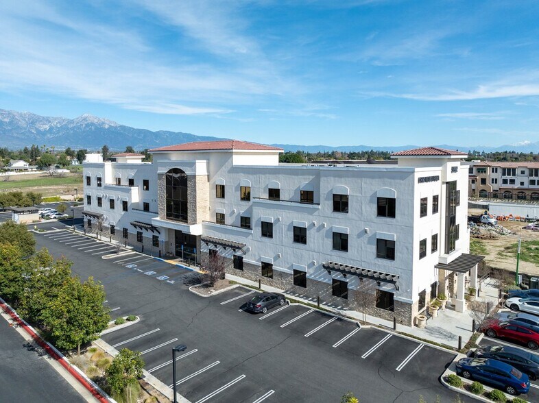 5562 Philadelphia St, Chino, CA à vendre - Photo du bâtiment - Image 3 de 15