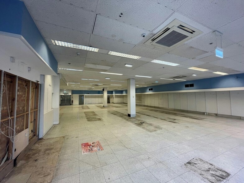 46-48 High St, Portsmouth for lease - Building Photo - Image 3 of 5