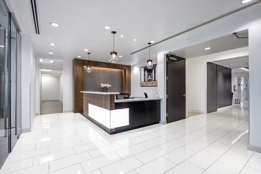 620 Newport Center Dr, Newport Beach, CA à louer - Photo du bâtiment - Image 3 de 5