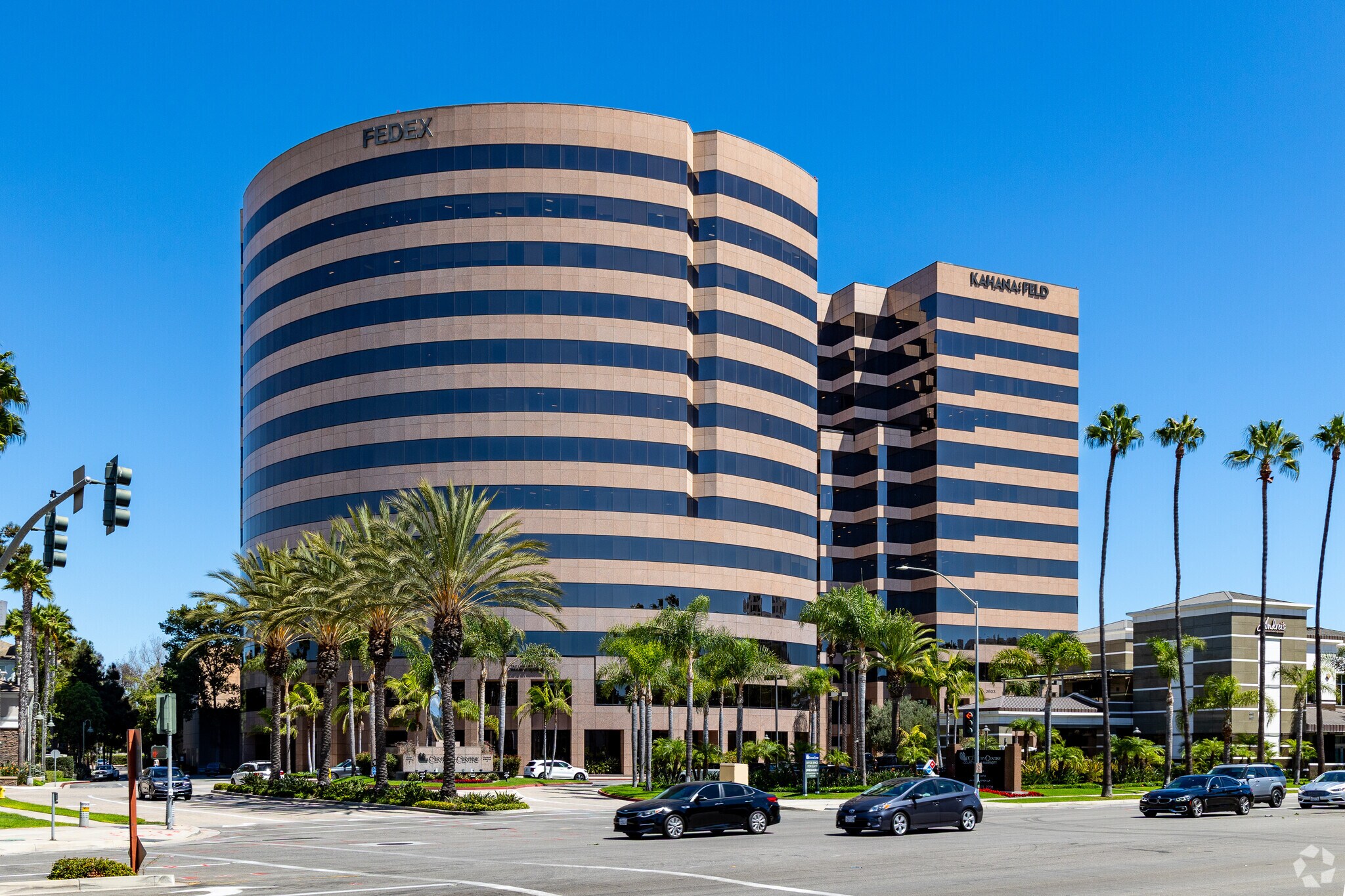 2601 Main St, Irvine, CA à louer Photo principale- Image 1 de 7