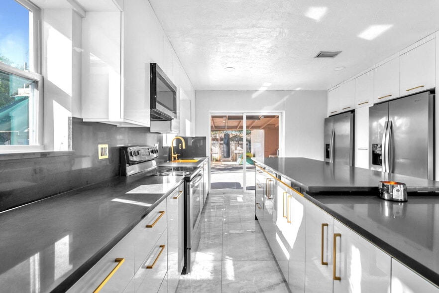 7151 Taft St, Hollywood, FL à vendre - Photo intérieure - Image 2 de 57