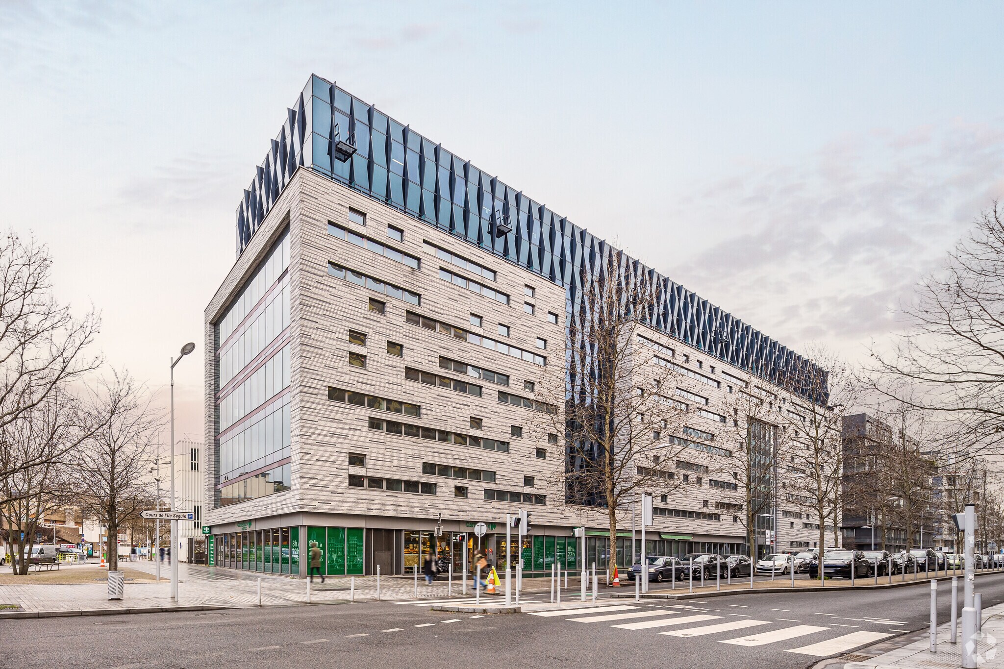 892 Rue Yves Kermen, Boulogne-Billancourt for lease Primary Photo- Image 1 of 4