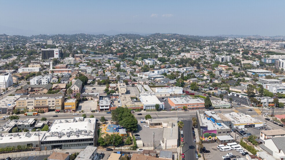 1626 Beverly Blvd, Los Angeles, CA à vendre - Photo du bâtiment - Image 2 de 15