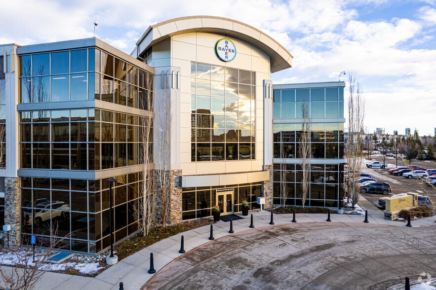 160 Quarry Park Blvd SE, Calgary, AB à louer - Photo du bâtiment - Image 3 de 12
