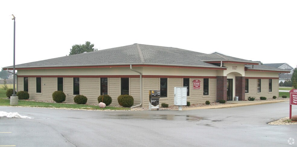 1127 Prairie Dr, Racine, WI à louer - Photo du bâtiment - Image 3 de 14