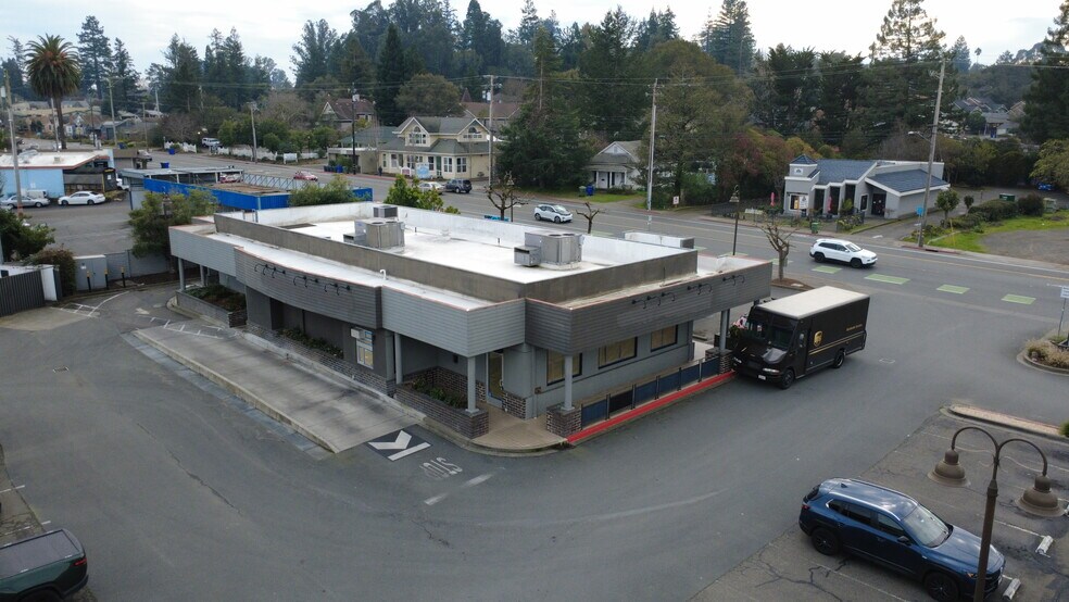 801 Gravenstein Ave, Sebastopol, CA à louer - Photo du bâtiment - Image 2 de 7