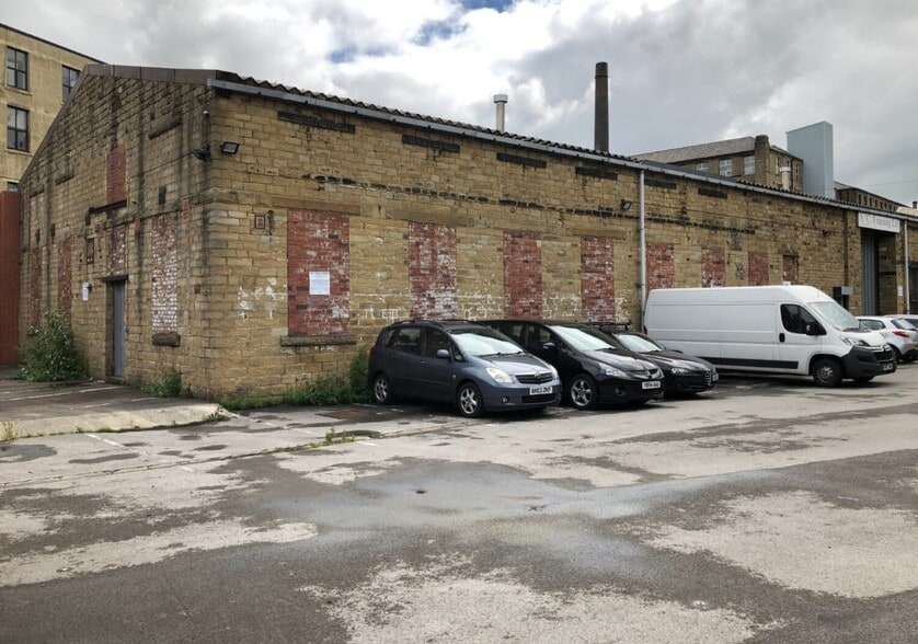 Colne Rd, Huddersfield for lease - Building Photo - Image 2 of 2