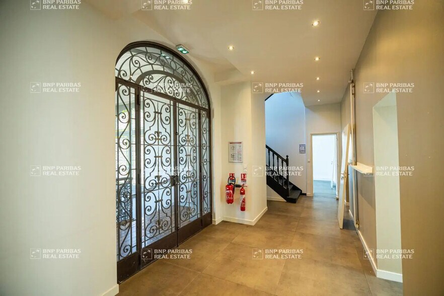 Bureau dans Rennes à louer - Hall d’entrée - Image 3 de 11