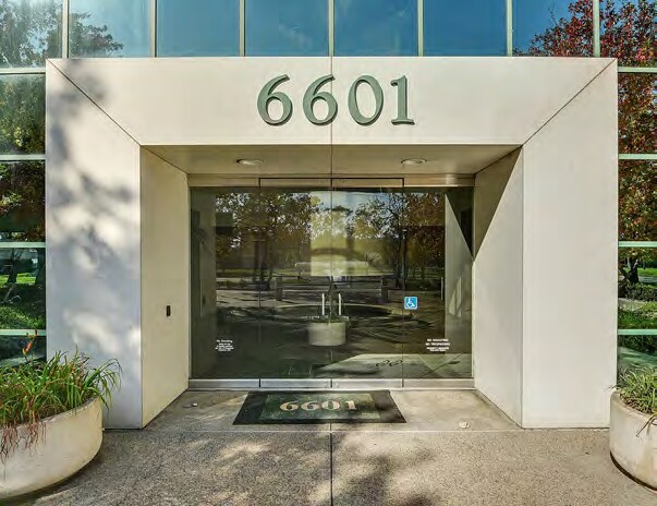 6601 Owens Dr, Pleasanton, CA à louer - Photo du bâtiment - Image 2 de 9