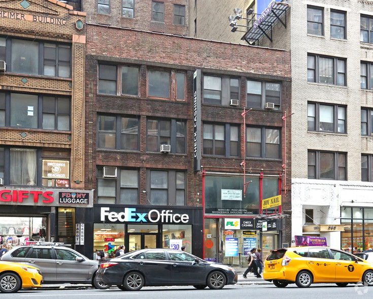 365-369 Seventh Ave, New York, NY for lease - Primary Photo - Image 1 of 3